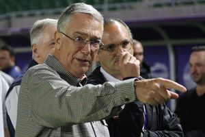 Ricardo Salinas Pliego da su pronóstico del Clásico Nacional: ¿Escogió América o Chivas?