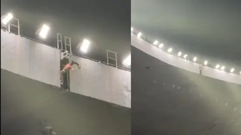 ¡De locos! Aficionado del América celebra el bicampeonato en el techo del Estadio Azteca