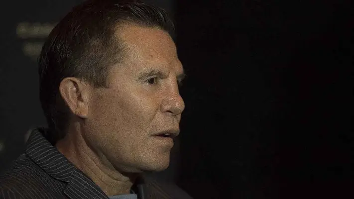 Julio César Chávez 'explota' contra sus compañeros en transmisión de Canelo vs Munguía