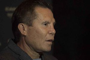 Julio César Chávez 'explota' contra sus compañeros en transmisión de Canelo vs Munguía