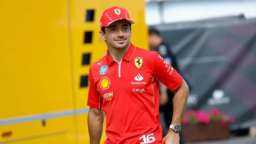 Charles Leclerc dio declaraciones en español con ayuda de Carlos Sainz