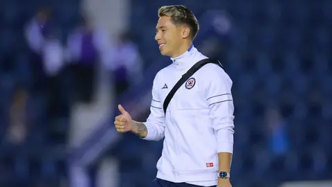 Santiago Giménez ayudó a Huescas para ir a Europa: “Me apoyó mucho en esta decisión”