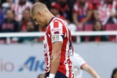 Chicharito Hernández fue abucheado por la afición de Chivas al salir de cambio