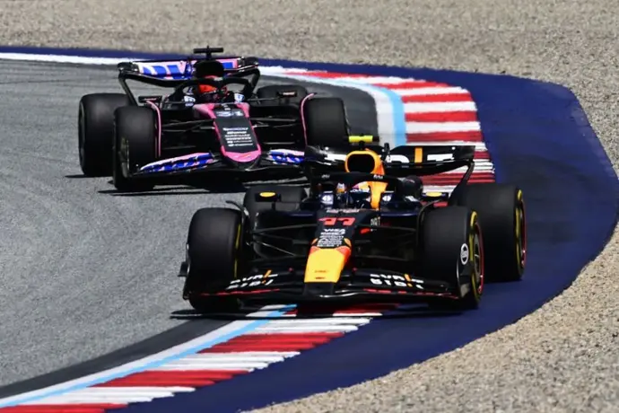Checo Pérez 'explotó' contra Esteban Ocon en el GP de Austria: "¡Es un idi***!"