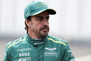 Fernando Alonso arremete contra Lewis Hamilton: "No lo sancionarán porque no es español"