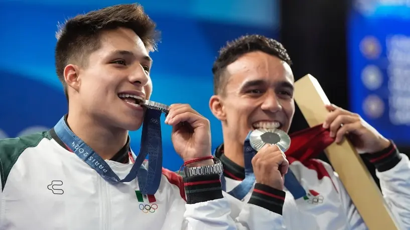 ¡Son de Plata en Clavados! Osmar Olvera y Juan Celaya ganan la tercera medalla para México