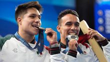 ¡Son de Plata en Clavados! Osmar Olvera y Juan Celaya ganan la tercera medalla para México