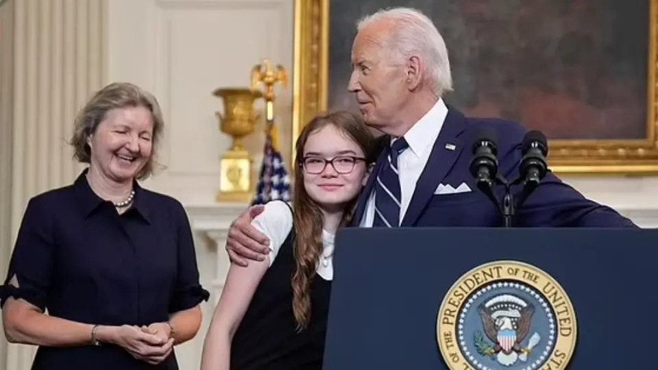 Joe Biden hace llorar a hija de exrehén mientras celebra intercambio de prisioneros con Rusia