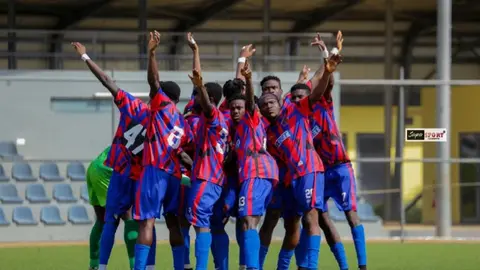 ¡Insólito! Premian con ventilador a MVP de la Liga Premier de Ghana