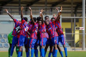 ¡Insólito! Premian con ventilador a MVP de la Liga Premier de Ghana