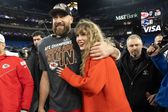 Presidente de Chiefs revela plan para "cuidar" relación de Travis Kelce y Taylor Swift