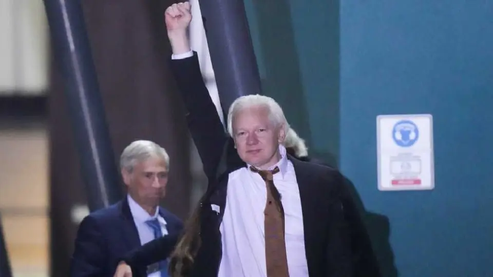 Julian Assange está oficialmente libre y ya regresó a su natal Australia