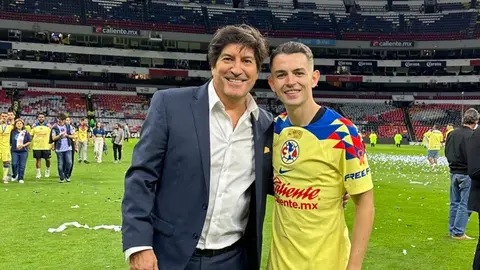 Álvaro Fidalgo presume foto con Iván Zamorano tras el campeonato de América: 'Leyenda'