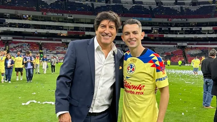 Álvaro Fidalgo presume foto con Iván Zamorano tras el campeonato de América: 'Leyenda'