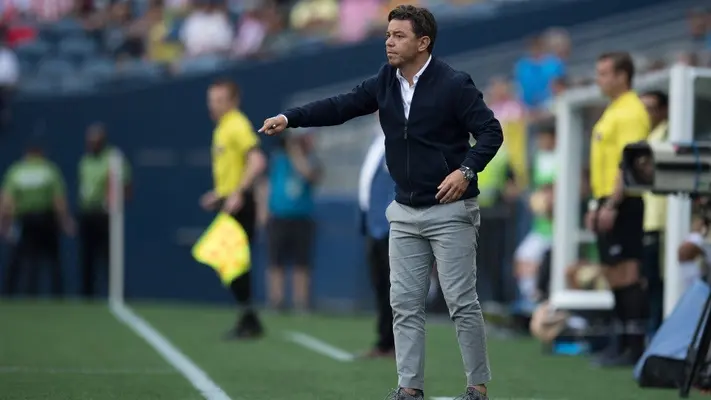 Presidente del Al Ittihad reveló que Marcelo Gallardo pidió la destitución de Karim Benzema