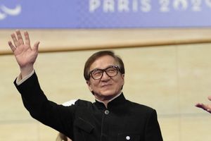 ¡Épico! Jackie Chan entrega medallas en los Juegos Paralímpicos 2024