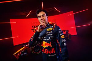 ¡Oficial! Checo Pérez renovó contrato con Red Bull hasta 2026