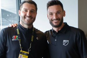 ¡Elegancia la de Francia! El emotivo reencuentro entre Gignac y Hugo Lloris en el All-Star Game