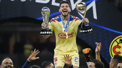 ¡Detallazo! Directiva del América entrega medalla del Clausura 2024 a trabajadores del club