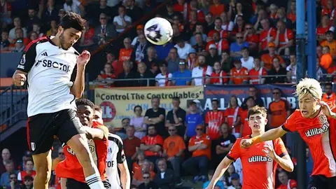 Raúl Jiménez se convirtió en el mexicano con más partidos jugados en Premier League