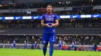 Carlos Salcedo 'explota' contra la afición de América y les hace señal obscena