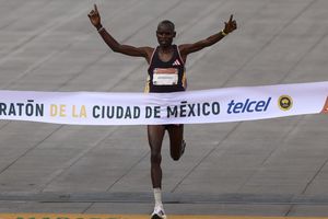 Edwin Kiptoo, de Kenia, gana el Maratón de la Ciudad de México 2024