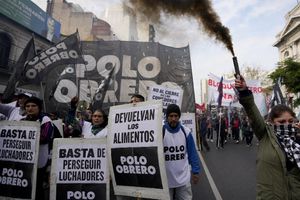Argentina enfrenta protestas por esconder alimentos para los más necesitados