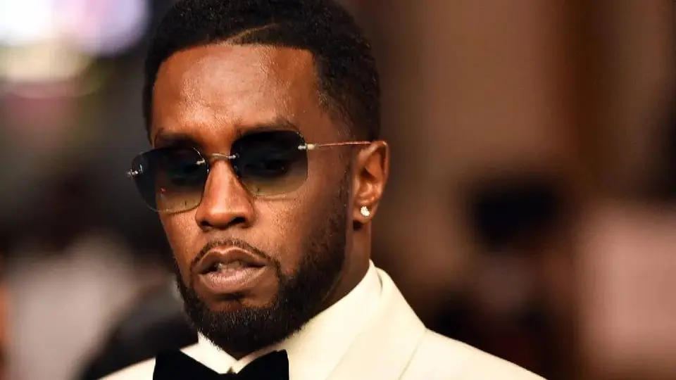 El rapero Sean 'Diddy' Combs se disculpa por golpear a su exnovia en un video que se hizo viral