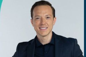 Xavi Sol anuncia fallecimiento de su papá en plena transmisión de futbol