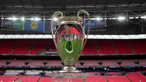 ¿Cuántos títulos de Champions League tiene el Real Madrid y Borussia Dortmund?