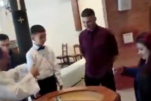 ¡Inocencia! Niño que va a ser bautizado niega querer ser Cristiano... prefiere 'ser Messi'
