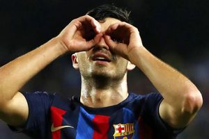 Pedro, jugador del FC Barcelona, se quita la barba para evitar regaño de su mamá