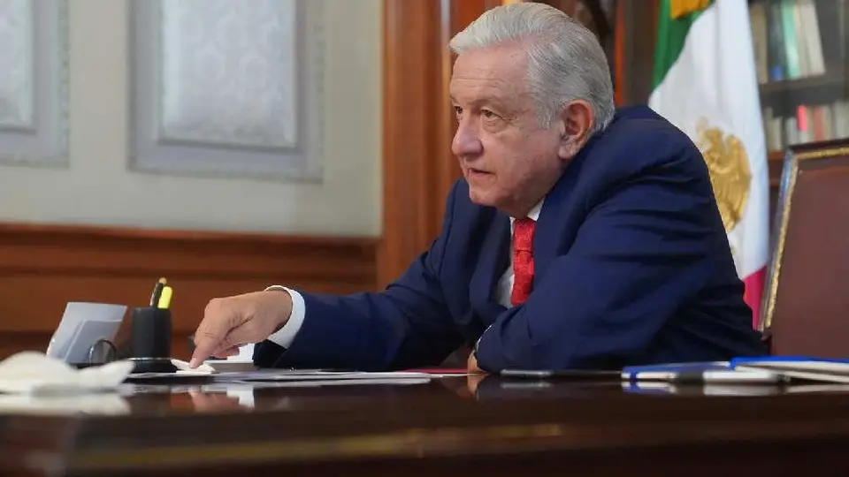 AMLO manda mensaje sobre Huracán Beryl: "No titubeemos, lo material se recupera"