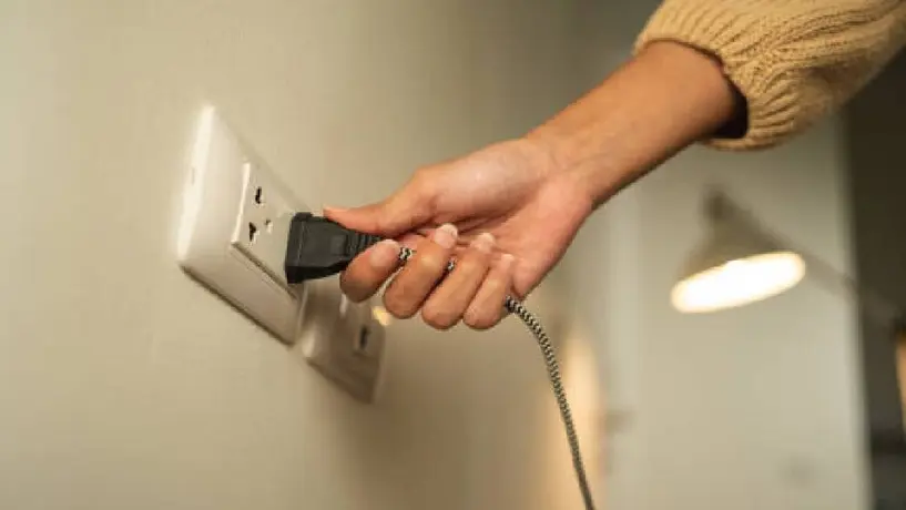 CFE 2024: Checa qué aparato debes desconectar en las noches para pagar menos de luz