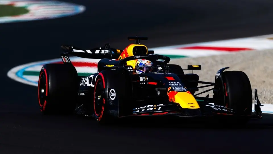 GP de Italia: Checo Pérez reaparece y lidera por un momento tras mala parada de Verstappen
