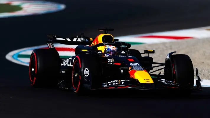 GP de Italia: Checo Pérez reaparece y lidera por un momento tras mala parada de Verstappen