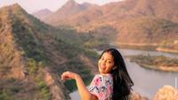Muere la influencer Aanvi Kamdar al grabar una cascada y caer al vacío