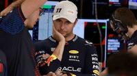 Jacques Villeneuve sobre la continuidad de Checo Pérez: "Lo sustituiría con Sainz"