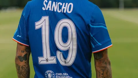 Oficial: Jadon Sancho vuelve a la Premier League pero con el Chelsea