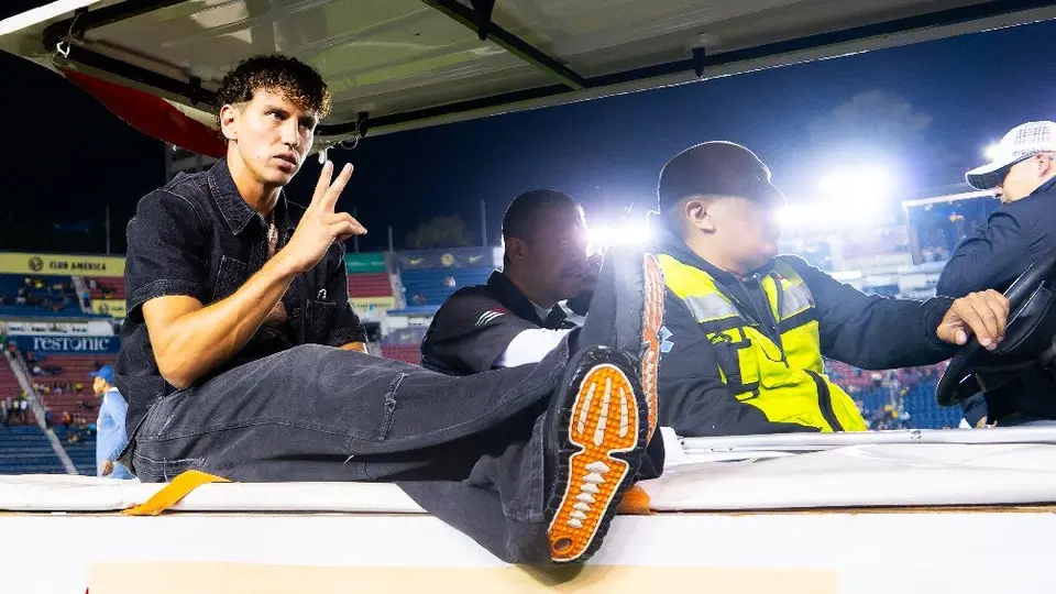 ¿Abandonó al América? Igor Lichnovsky se hace presente en la pelea de Floyd Mayweather Jr.