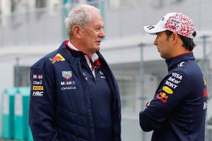 Helmut Marko criticó a Checo Pérez por otra eliminación en Q1: 'No es coche'