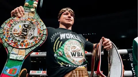 Saúl 'Canelo' Álvarez es favorito en las apuestas frente a Jaime Munguía