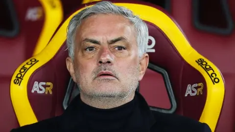 Mourinho llega a acuerdo con el Fenerbahçe para convertirse en su nuevo entrenador