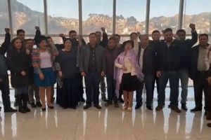 VIDEO: Bolivia llama a su pueblo a defenderse del golpe de Estado por parte de militares