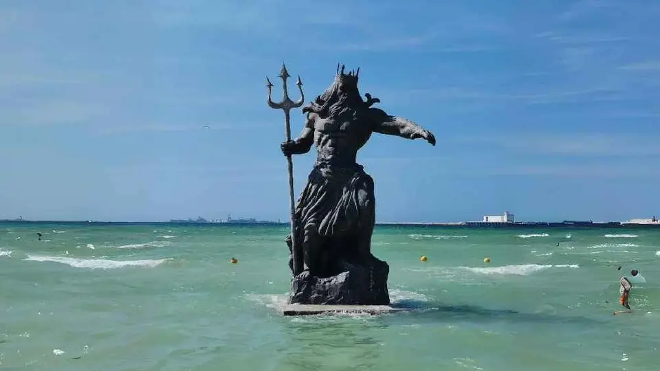 ¡Estatua de Poseidón en Yucatán fue clausurada! Te decimos por qué