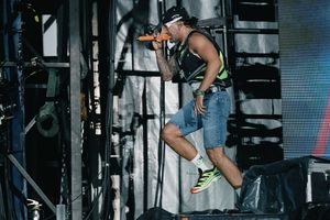 Feid en México: Detienen a revendedores y a una mujer por robar celulares