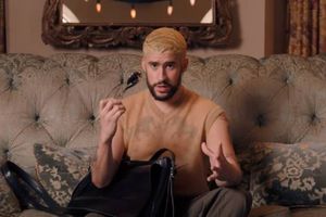 Bad Bunny revela que guarda en su bolso un "néctar del amor" ¿Qué será?