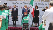 Delegación mexicana fue abanderada por AMLO previo a los Juegos Paralímpicos de París 2024