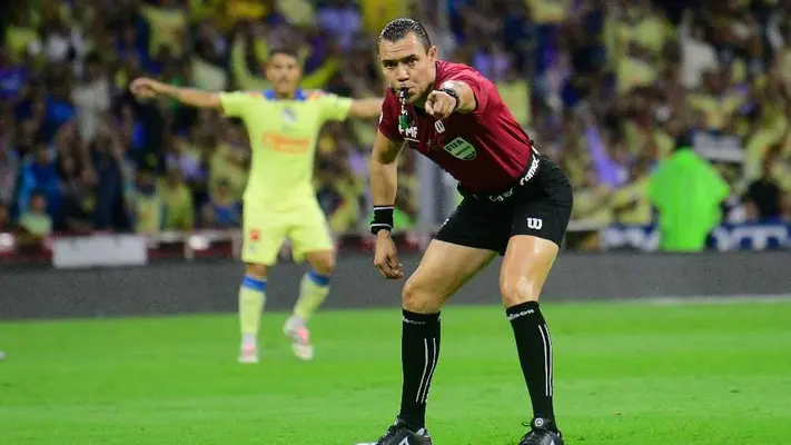 Marco 'el Gato' Ortiz fue premiado como el mejor árbitro de la temporada