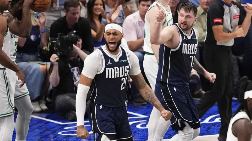¡Tienen vida! Dallas Mavs 'destrozan' a Boston Celtic y evitan la barrida en las Finales de la NBA